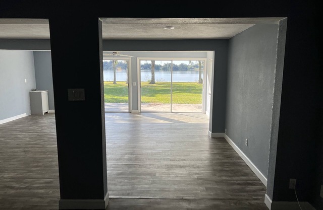 Private Ski Lake House in heart of Tampa