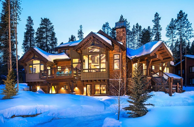 Private Ski Shuttle at Hawks Hideaway. A Professionally Designed Luxury Home!