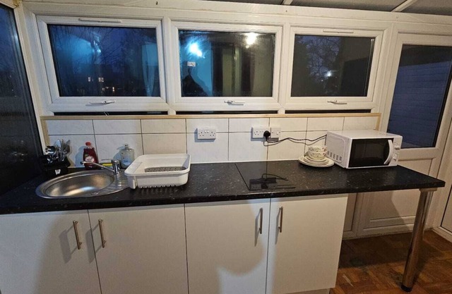 Private Stay with Toilet and Kitchen