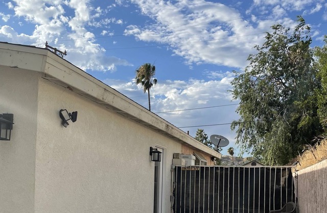 Private Studio w/ full bath, kitchen, and laundry