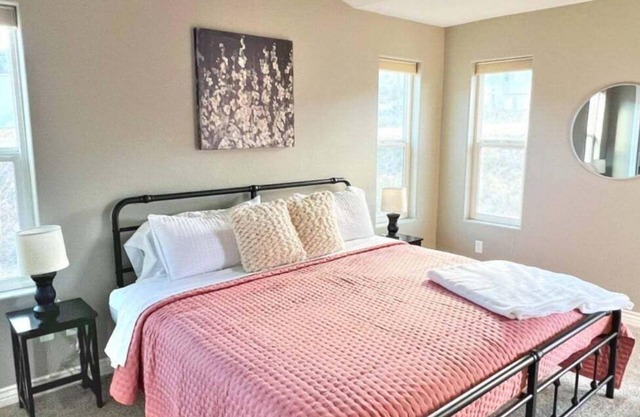 Private, Stylish Townhome near ISU & Hospital