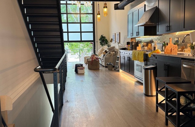 Private Suite in Santa Ana – Steps From Shopping, Dining & Hospitals