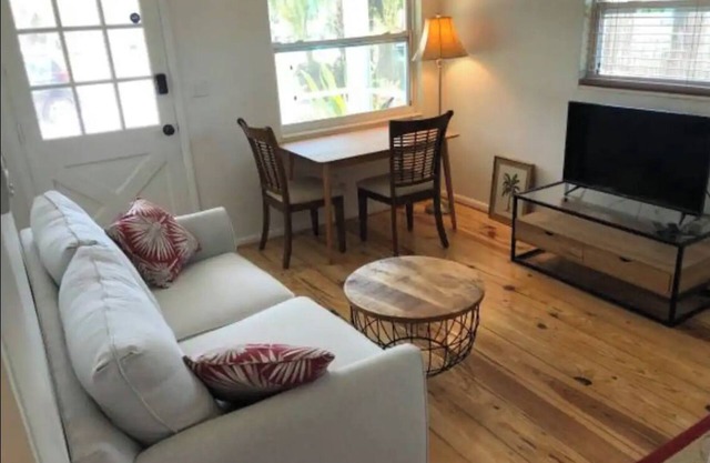 Private Suite near the Beach
