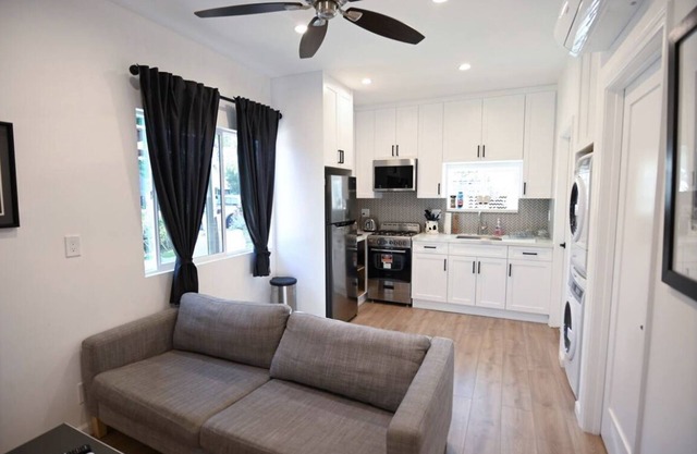 Private Suite Near Universal w/All the Essentials