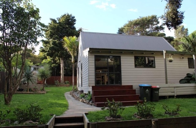 Private, Sunny Waiheke Retreat With A Hot Spa