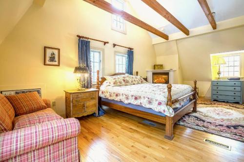 Private Tavern, Hot Tub, 8-Fireplaces, Spa Baths, Fire Pit, Baths Ensuite - Shop or Ski!