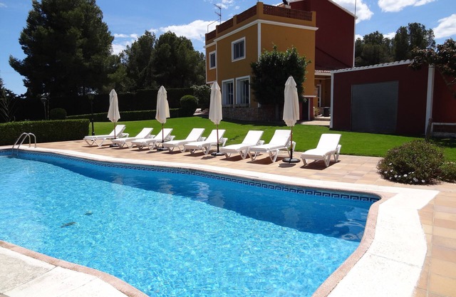 Private Tennis-Voleyball-Basketball, Heated Pool, Sauna with Aromatherapy