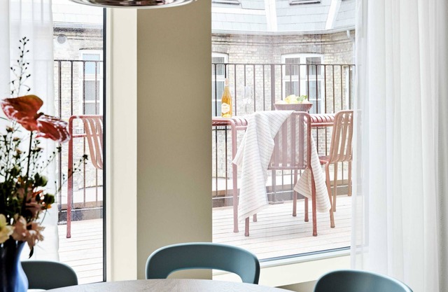 Private terrace, 2 bedroom apartment — Courtyard