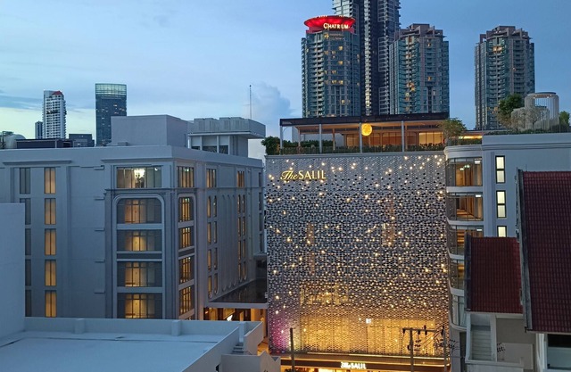 Private Room Queen Size bed Near BTS Walk 500 m From Asiatique the Riverfront!