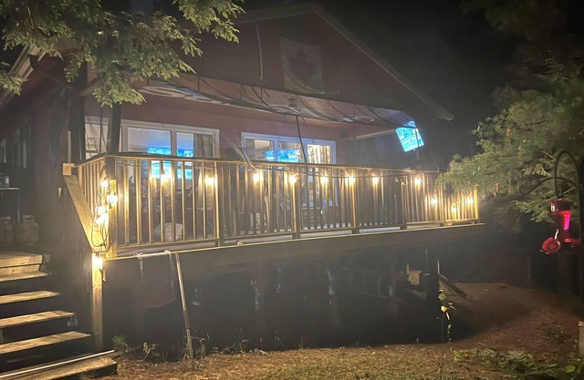 Private Three Bedroom Cottage on Small but Beautiful Lake