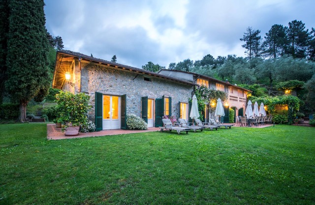 PRIVATE TRADITIONAL VILLA - POOL & TENNIS COURT NEAR LUCCA nIT046022C2234GP62T