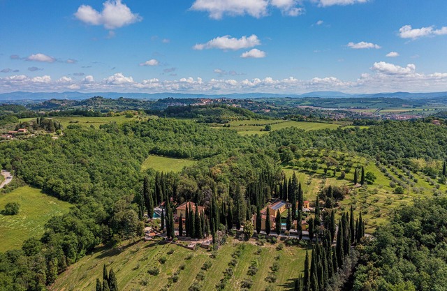 PRIVATE TUSCAN VILLA - 3 HEATED SWIMMING POOL - WEDDINGS, EVENTS, JACUZZI, SAUNA
