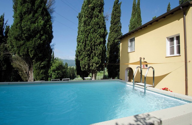 Private Tuscan Villa , private pool,immersed in a breathtaking park, sleeps 6