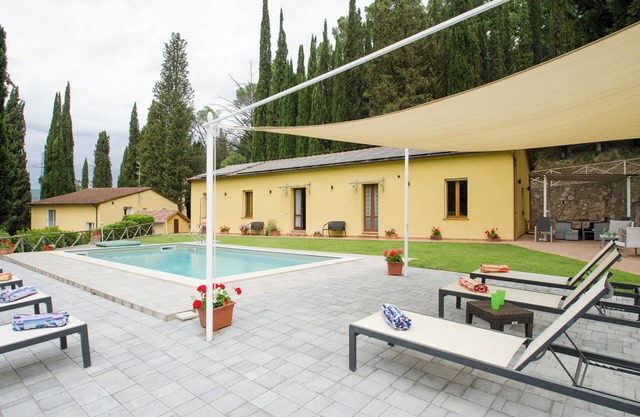 PRIVATE TUSCAN VILLA WITH HEATED SWIMMING POOL - LAST WEEKS AVAILABLE