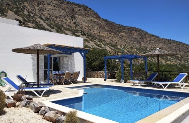 Private two bedroom villa, just 750 metres from Plaka, pool, garden, great views