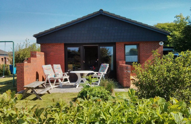 Private vacation home "Lick" North Sea (150 m) in Warwerort/Büsum with steam shower.