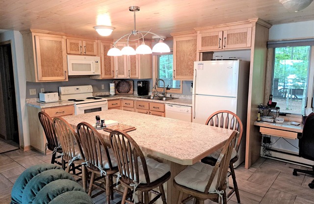 Private vacation home on Moores Bay, Chippewa Flowage, Hayward Wisconsin.