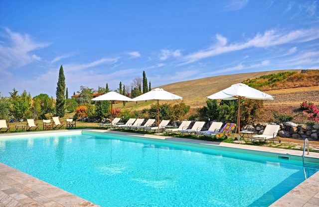 Private Villa with private pool, WIFI, TV, patio, panoramic view, parking, close to Montepulciano