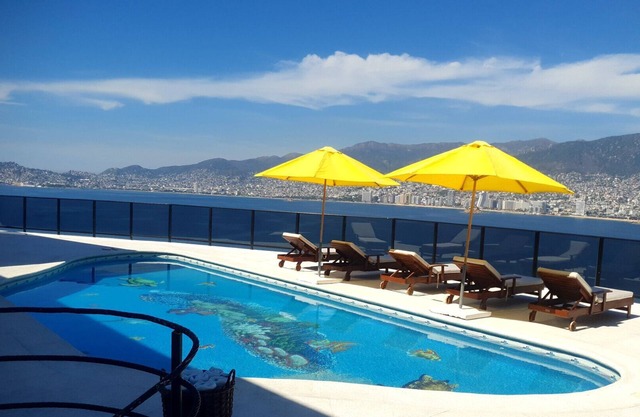 Private Villa in Acapulco, secure area, amazing views!