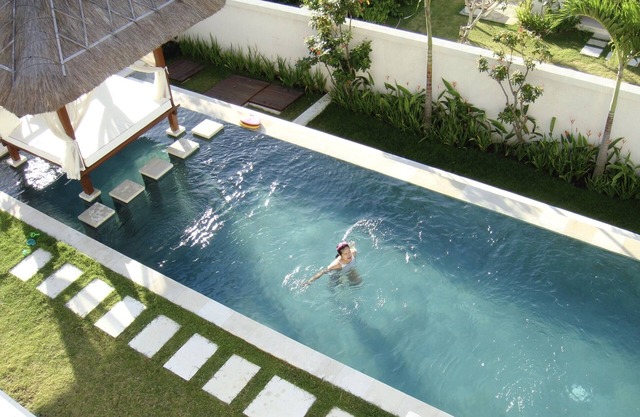 Private villa; big garden and 3 BR, outdoor pool, internet, daily cleaning