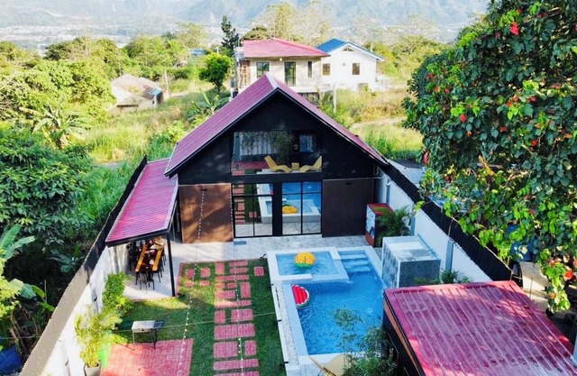 Private Villa in Rizal With Mountain View