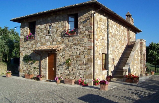 Private Villa with WIFI, private pool, A/C, TV, patio, panoramic view, close to Montepulciano