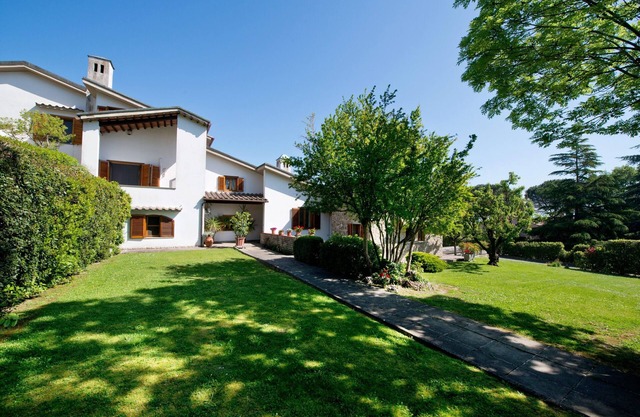 Private villa near Certaldo and San Gimignano with swimming pool and large garden.