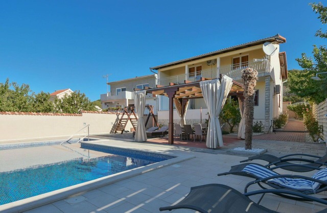 Private Villa with A/C, private pool, WIFI, TV, patio, pets allowed, panoramic view, parking
