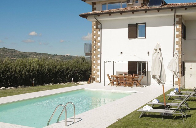 Private Villa with A/C, WIFI, private pool, TV, patio, pets allowed, panoramic view, parking