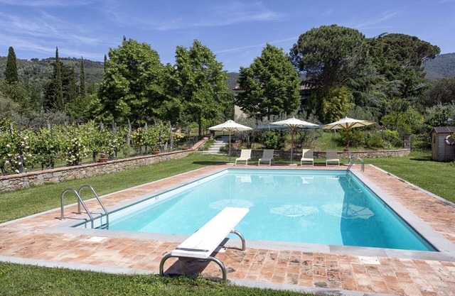 Private Villa with A/C, WIFI, private pool, TV, patio, panoramic view, parking, close to Cortona