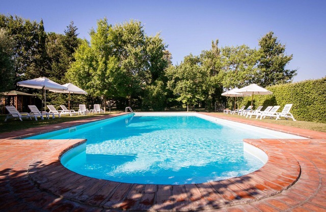 Private Villa with A/C, private pool, WIFI, hot tub, TV, patio, panoramic view, close to Cortona