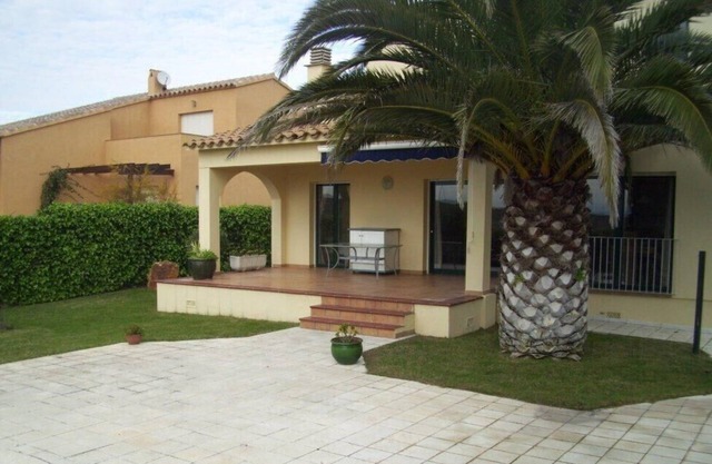 Private Villa with Garden/Pool/WIFI - Villa Pilans, Beautiful Villa on the edge of L'Escala with Gar