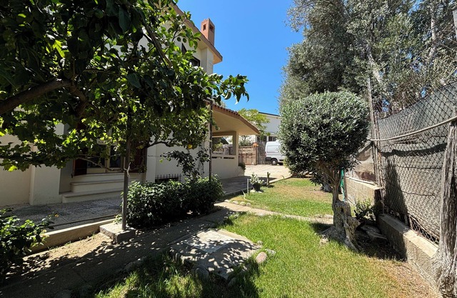 Private villa with garden and WiFi! Very close to the beach of Solanas!