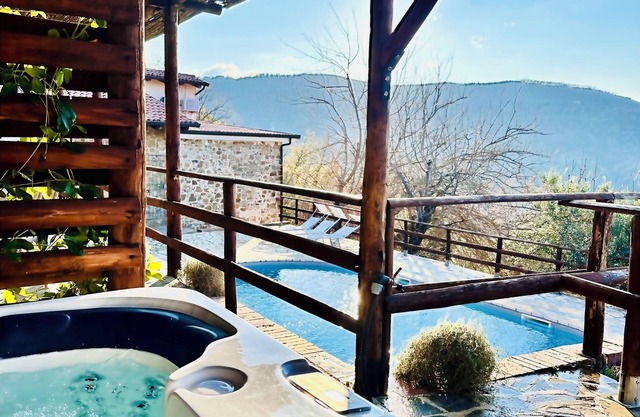 Private Villa with Hot Tube & Pool