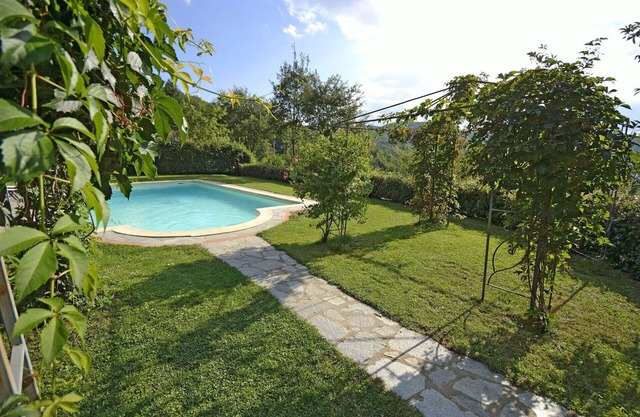 Private Villa with hot tub, private pool, WIFI, A/C, TV, terrace, panoramic view, close to Cortona