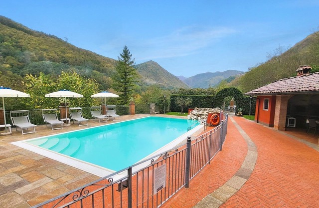 Private Villa with good size private pool, wonderful 2nd outdoor kitchen, WIFI