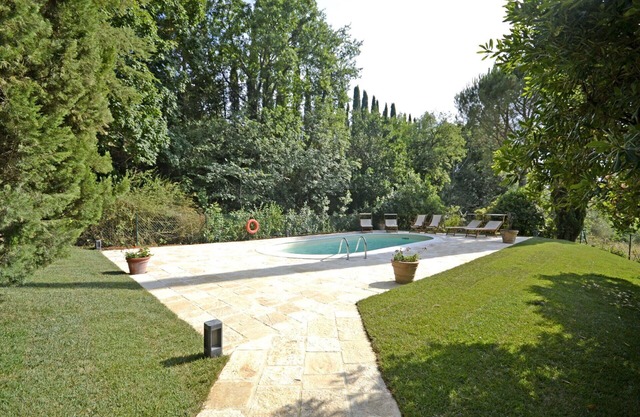 Private Villa with A/C, WIFI, private pool, TV, patio, panoramic view, parking, close to Cortona
