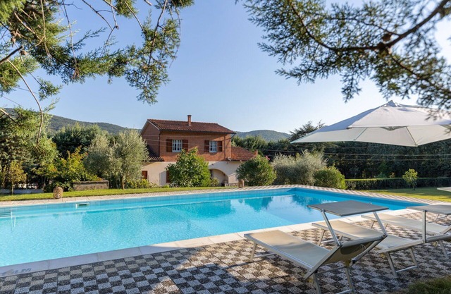 Private Villa with WIFI, private pool, A/C, TV, patio, pets allowed, parking, close to Cortona