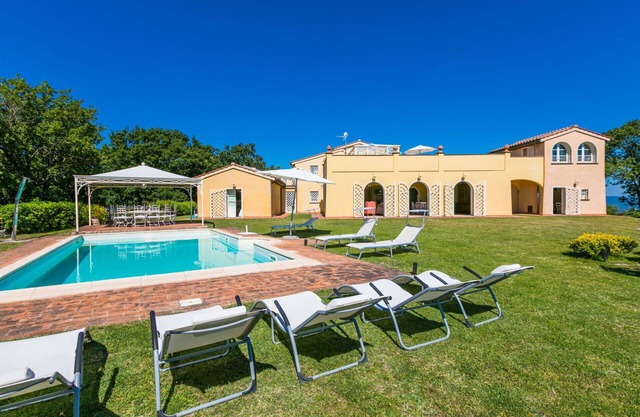 Private Villa with A/C, WIFI, private pool, TV, patio, pets allowed, panoramic view, parking