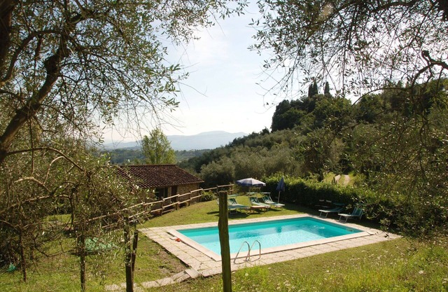 Private Villa with private pool, internet, TV, patio, panoramic view, parking, close to Lucca