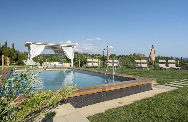 Private Villa with A/C, private pool, WIFI, TV, patio, pets allowed, panoramic view, parking