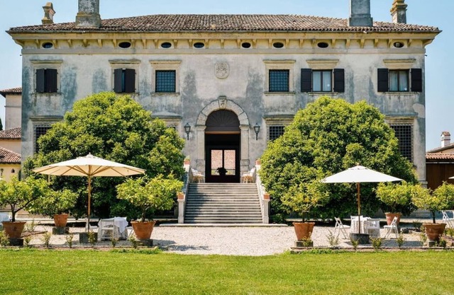 Private villa with swimming pool in Veneto