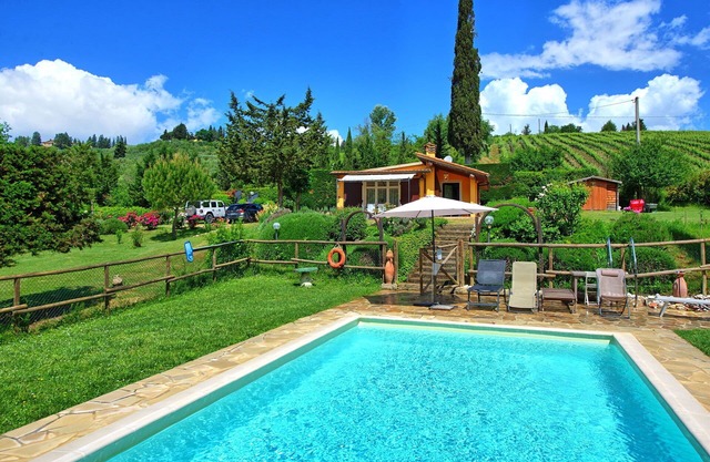 Private Villa with private pool, WIFI, A/C, TV, patio, panoramic view, close to San Gimignano