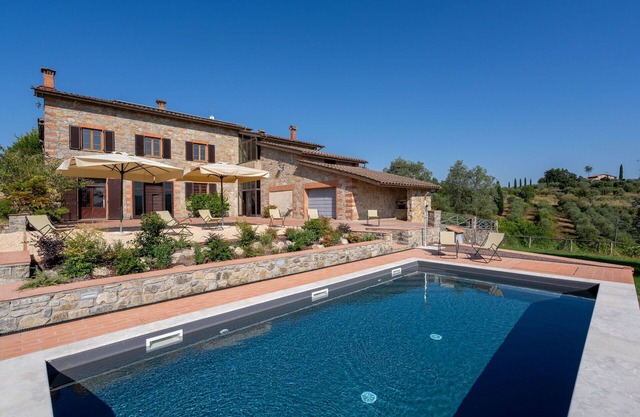 Private Villa with private pool, WIFI, A/C, TV, patio, pets allowed, panoramic view, parking