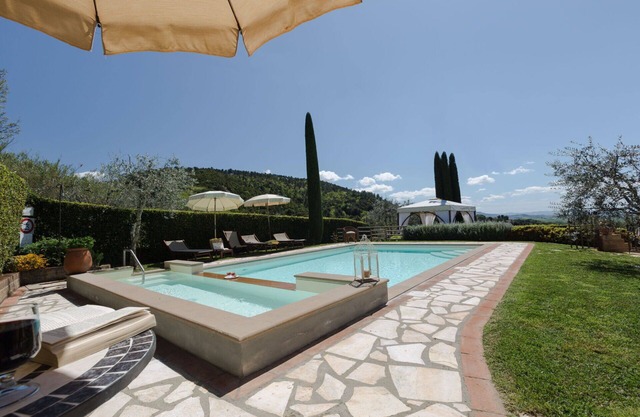 Private Villa with private pool, WIFI, A/C, TV, patio, panoramic view, close to San Gimignano