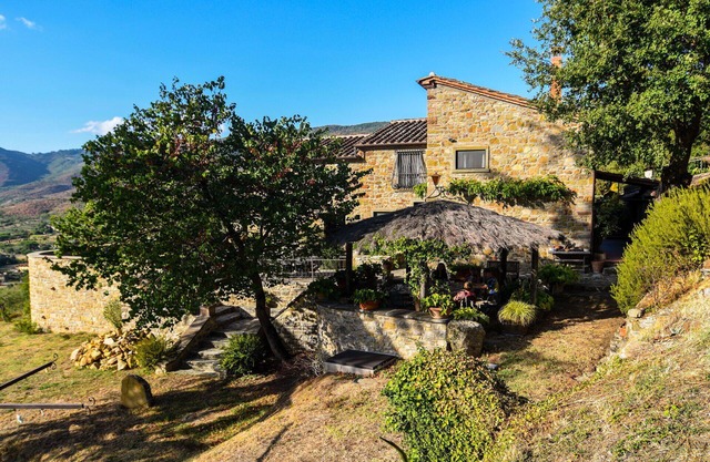Private Villa with WIFI, private pool, TV, patio, panoramic view, parking, close to Cortona