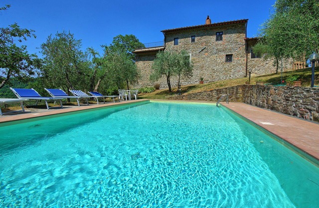 Private Villa with WIFI, private pool, TV, panoramic view, parking, close to Greve In Chianti