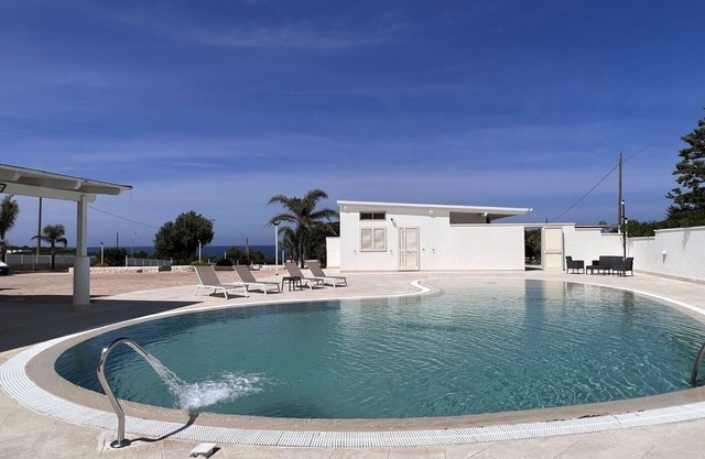 Private Villa with WIFI, A/C, private pool, TV, veranda, panoramic view, close to Polignano a Mare