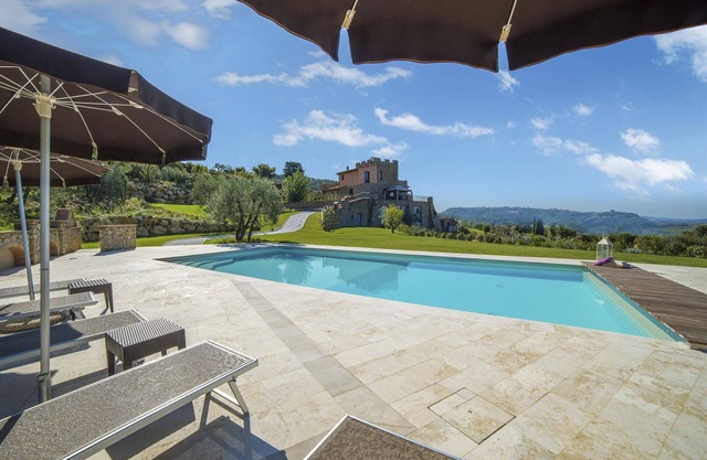 Private Villa with WIFI, A/C, private pool, TV, terrace, panoramic view, close to San Gimignano