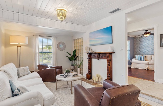 Private Yard, Legacy Trail, Close to Beaches and Downtown